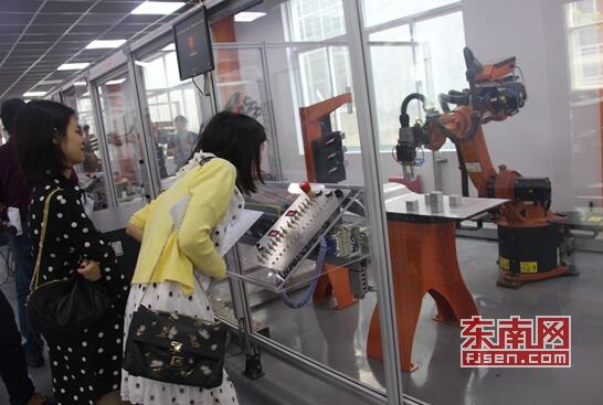 國家特種機器人質(zhì)檢中心:服務(wù)“智能制造” 助力“數(shù)字中國” 國家特種機器人質(zhì)檢中心:服務(wù)“智能制造” 助力“數(shù)字中國”