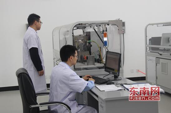 經(jīng)過系列精密檢測能讓企業(yè)知道具體問題所在,同時也能進一步了解減速器核心零件的性能。 經(jīng)過系列精密檢測能讓企業(yè)知道具體問題所在,同時也能進一步了解減速器核心零件的性能。