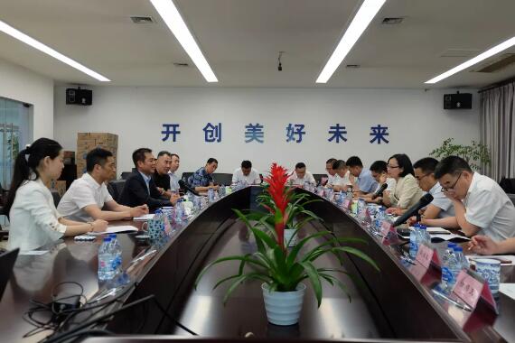 永嘉縣縣委書記王彩蓮一行蒞臨凱泉泵業(yè)參觀考察 永嘉縣縣委書記王彩蓮一行蒞臨凱泉泵業(yè)參觀考察