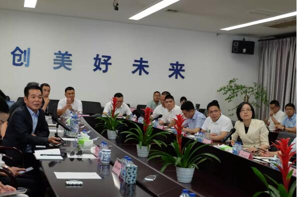 永嘉縣縣委書記王彩蓮一行蒞臨凱泉泵業(yè)參觀考察 永嘉縣縣委書記王彩蓮一行蒞臨凱泉泵業(yè)參觀考察