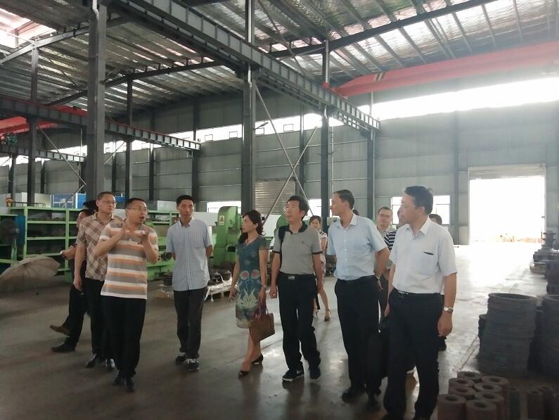 省機(jī)械工業(yè)聯(lián)合會(huì)忻鶴齡秘書長一行蒞臨新達(dá)泵閥調(diào)研 省機(jī)械工業(yè)聯(lián)合會(huì)忻鶴齡秘書長一行蒞臨新達(dá)泵閥調(diào)研