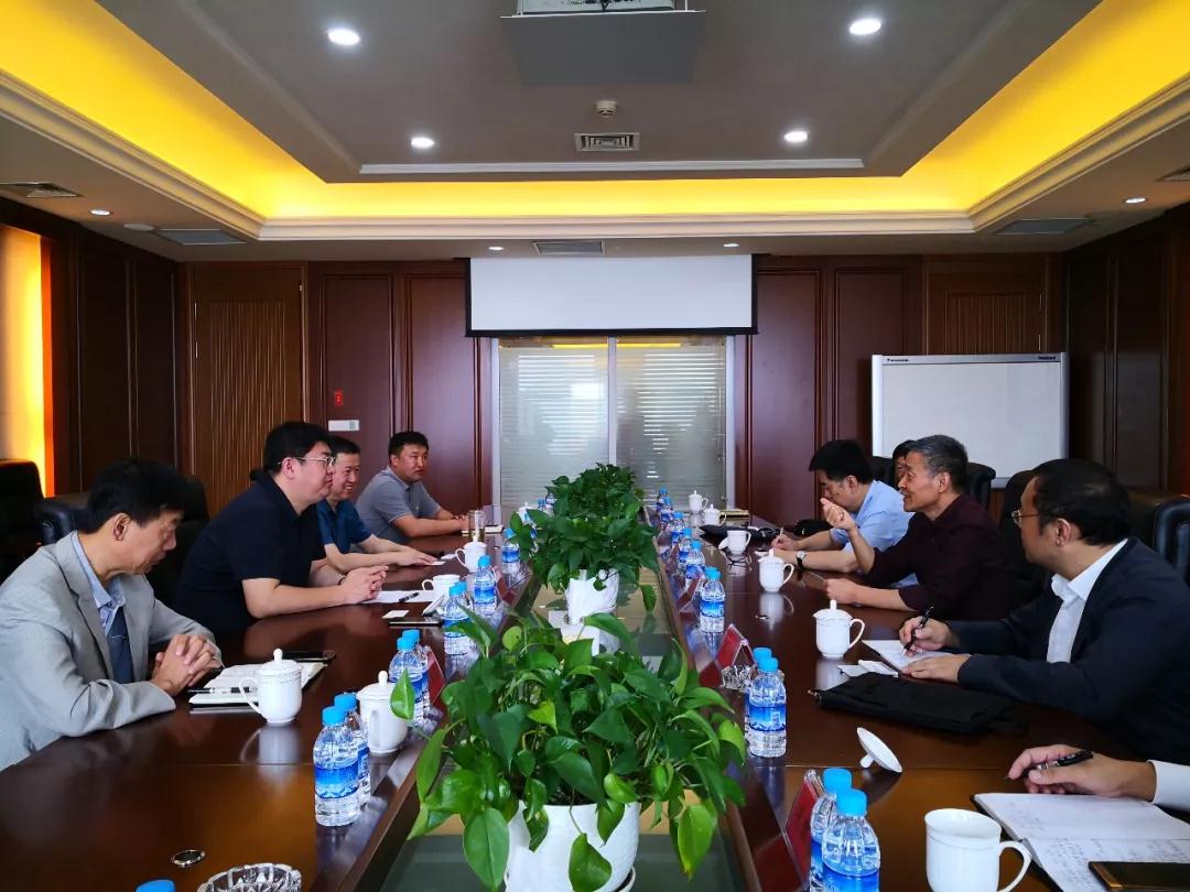 哈電集團(tuán)斯?jié)煞驇ш?duì)拜訪哈投集團(tuán) 哈電集團(tuán)斯?jié)煞驇ш?duì)拜訪哈投集團(tuán)