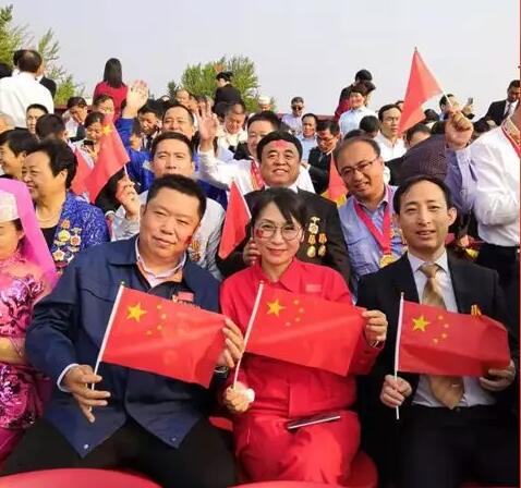 齊二機(jī)床公司馬兵父子受邀參加新中國成立70周年國慶盛典觀禮 齊二機(jī)床公司馬兵父子受邀參加新中國成立70周年國慶盛典觀禮