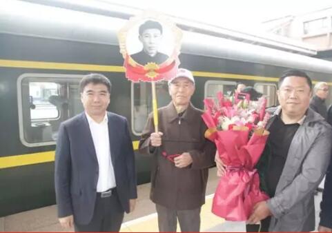 齊二機(jī)床公司馬兵父子受邀參加新中國成立70周年國慶盛典觀禮 齊二機(jī)床公司馬兵父子受邀參加新中國成立70周年國慶盛典觀禮