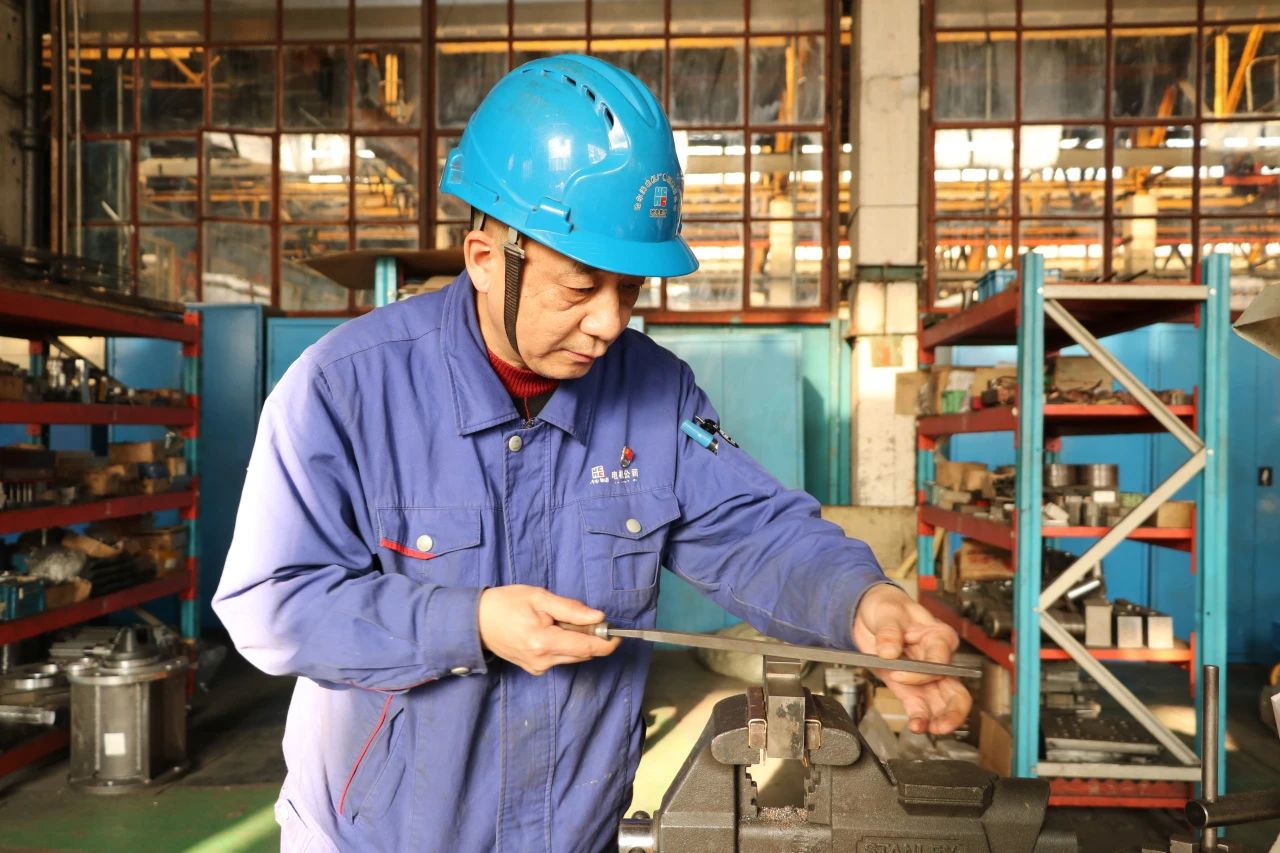 哈電電機(jī)再添國家級技能大師工作室 哈電電機(jī)再添國家級技能大師工作室