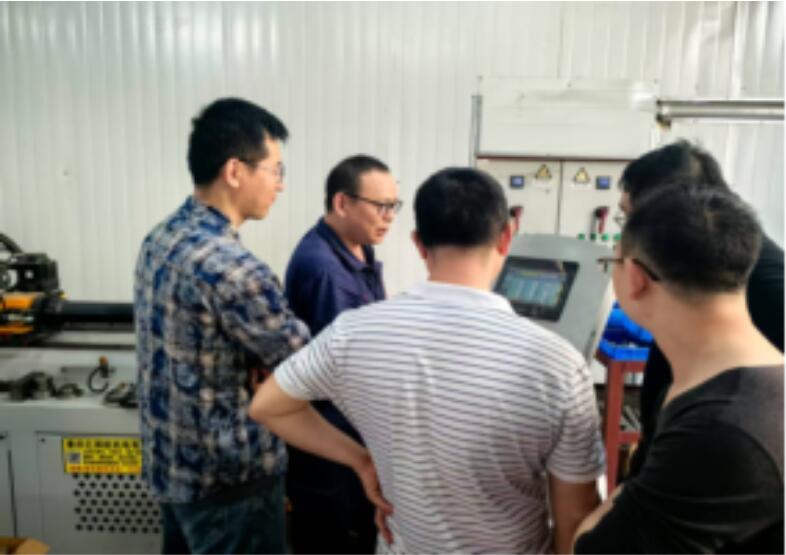 重慶水泵公司組織技術(shù)團隊赴供應商單位開展液壓系統(tǒng)裝配交流 重慶水泵公司組織技術(shù)團隊赴供應商單位開展液壓系統(tǒng)裝配交流