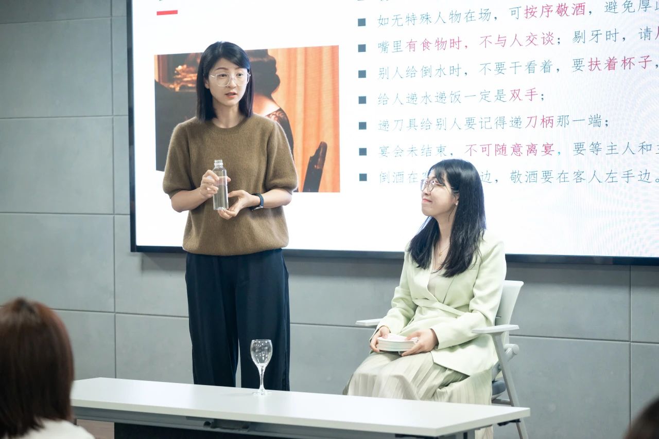 嘉利特荏原泵業(yè)公司舉辦商務(wù)禮儀培訓(xùn) 提升職場軟實(shí)力 嘉利特荏原泵業(yè)公司舉辦商務(wù)禮儀培訓(xùn) 提升職場軟實(shí)力